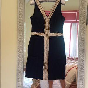 Lilly Pulitzer shift dress. Navy and gold.